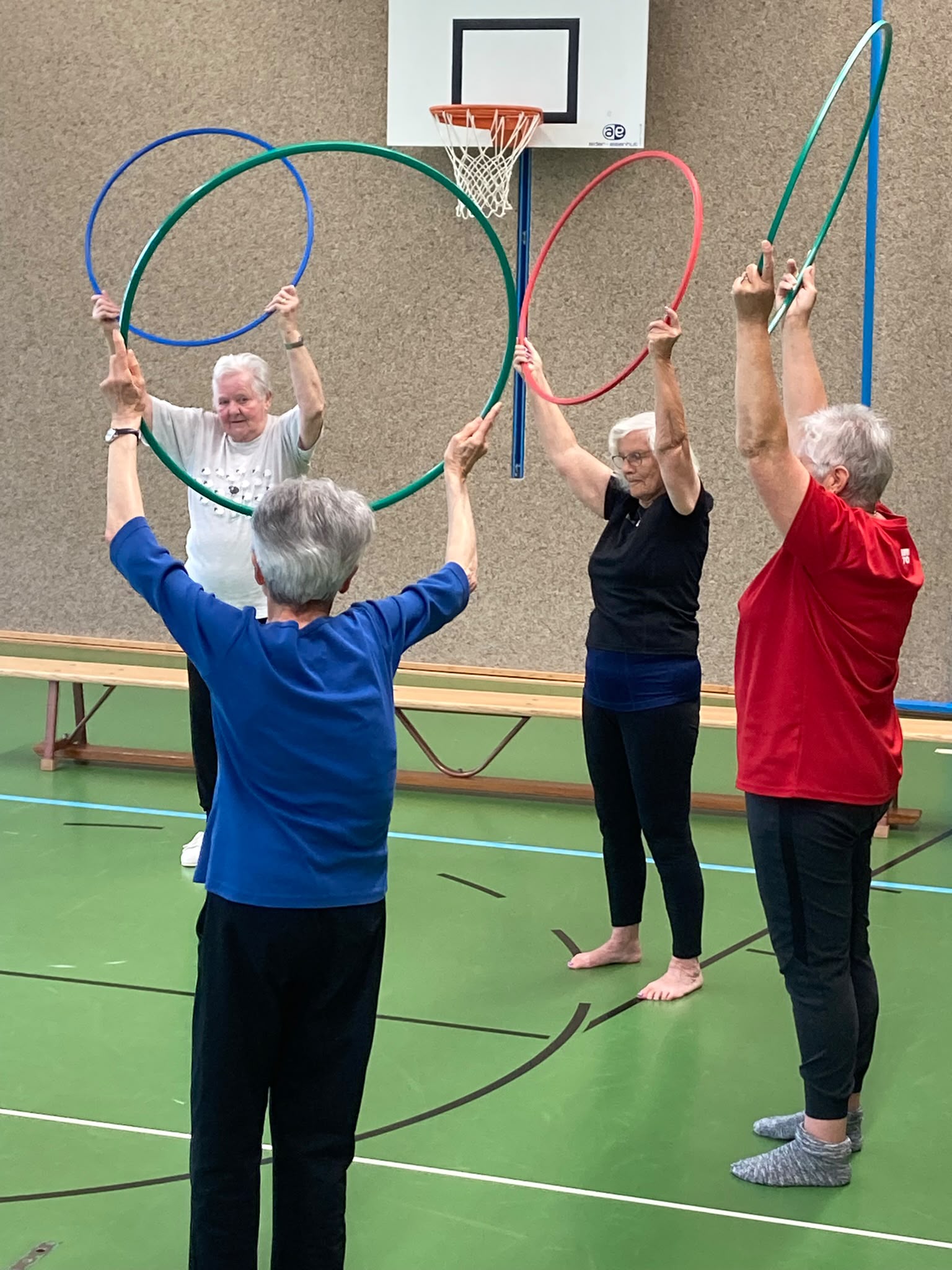 Senioren-Riege – Hula-Hoops in die Höhe